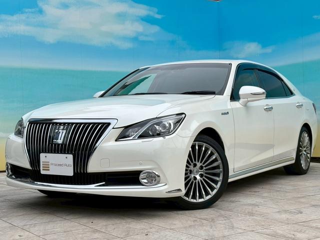Ｆバージョン　純正ナビ・バックモニター・Ｂｌｕｅｔｏｏｔｈ・フルセグＴＶ・黒革シート・パワーシート・シートヒーター・シートクーラー・ステアリングヒーター・ＥＴＣ・純正１８インチアルミホイール・