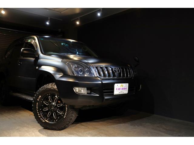 マット　社外ヘッドライト・リアテール オールテレーンタイヤ　社外１７インチＡＷ　８人乗り　クルーズコントロール