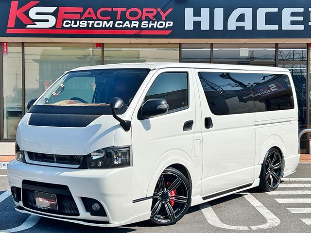 ロングスーパーＧＬ　３列シート８人乗り４ナンバー登録車／ロングスライドレール／床パネル施工済／フルエアロ／４本出しマフラー／２０インチＡＷ／ＬＥＤテール／両側パワースライドドア／ナビ／ＦＤＭ／ＥＴＣ／ＬＥＤヘッドライト