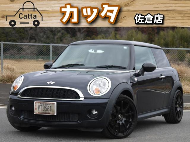 ＭＩＮＩ ワン　フルブラック／１７インチブラックアウトＡＷ（1枚目）