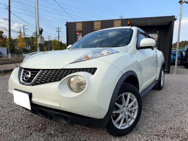 ジューク(日産) １５ＲＳ　タイプＶ　ＥＴＣ　バックカメラ　ＴＶ　アルミホイール　電動格納ミラー　ＣＶＴ　衝突安全ボディ　ＣＤ　ＤＶＤ再生　ＵＳＢ　ミュージックプレイヤー接続可　Ｂｌｕｅｔｏｏｔｈ　ＡＢＳ　エアコン　パワーステアリング 中古車画像