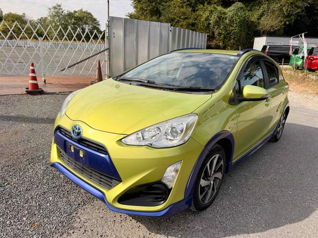 アクア(トヨタ) Ｘ−アーバン　ＥＴＣ　バックカメラ　ナビ　ＴＶ　アルミホイール　スマートキー 中古車画像