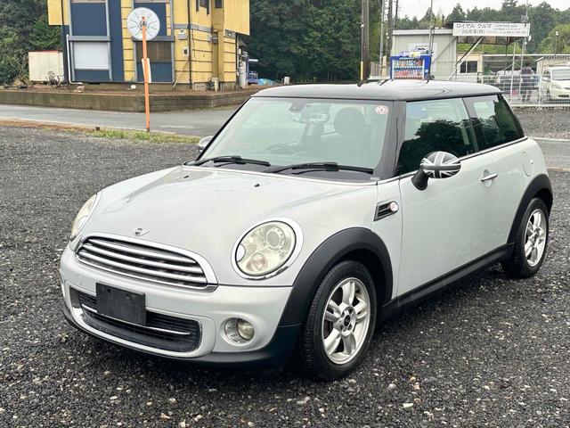 少人数にてコストカットを行い、リーズナブルな車両価格 を実現しており。不在の場合も多く、ご来店の際は事前に連絡をお願いします