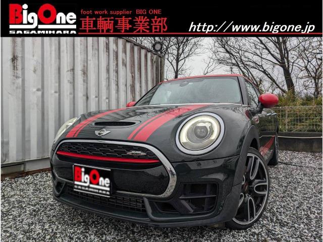 ＭＩＮＩ ＭＩＮＩ ジョンクーパーワークス　クラブマン　走行距離３２２７２ｋｍ　アダプティブクルーズコントロール　衝突軽減ブレーキ　ドライブレコーダー　純正ナビ　Ｂカメラ　Ｂｌｕｅｔｏｏｔｈ　ＥＴＣ　ヘッドアップディスプレイ　ハーフレザーシート　純正アルミ