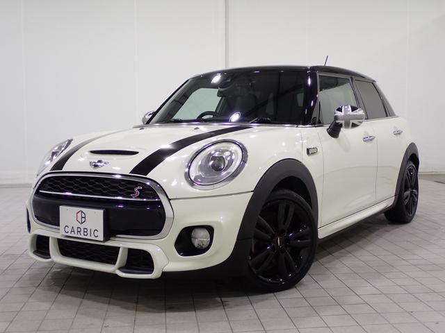 ＭＩＮＩ(ミニ) クーパーＳ　純正ナビ　バックカメラ　ハーフレザー　シートヒーター　サンルーフ　ＪＣＷパッケージ　コンフォートアクセス　アダプティブクルーズコントロール　Ｂｌｕｅｔｏｏｔｈ対応　ＬＥＤヘッドライト 中古車画像