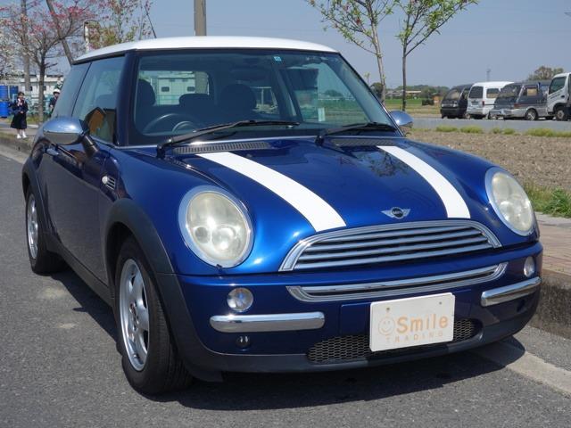 ＭＩＮＩ ＭＩＮＩ クーパー　ディーラー車　右ハンドル　メモリーナビ　ＥＴＣ　純正１５インチアルミホイール　キーレスキー　ＣＶＴ　安全装備　盗難防止装置