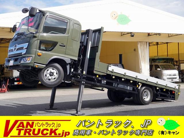 ヒノレンジャー 4トン ワイド ベッド付 重機運搬車 ウインチ ラジコン タダノ製ハイジャッキ 造りボディー 積載2050kg アユミ板掛け アルミブロック 鳥居シマ板張り 作業灯 坂道発進補助 衝突軽減ブレーキ 車線逸脱警報 6速MT セルフローダー 回送 寝台 ETC(1枚目)
