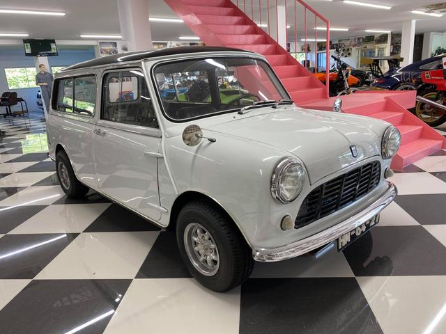 バン　１９７４年製　国内未登録　左ハンドル　ＭＩＮＩ　ミニ