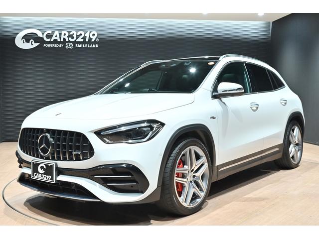 精密さと情熱が融合したドライビングマシン。 GLA45 S 4マチック+、走りの新次元へ。