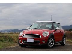 MINI クーパー ハロゲンヘッドライト ETC 禁煙車 ISOFIX 純正15inchアルミホイール 革ステアリング 前後フォグランプ キーレスキー 赤アクセント内装 AUX AUTOエアコン パワーウィンドウ 中古車画像