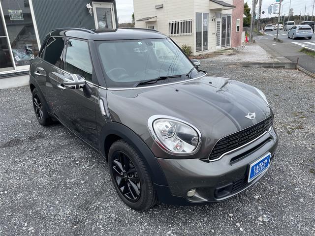 ＭＩＮＩ(ミニ) クーパーＳ　クロスオーバー　走行３万キロ台／車検７年１月／ロイヤルグレーメタリックのクーパーＳ／パド 中古車画像