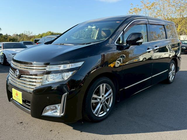 エルグランド(日産) ＶＩＰ　メーカーナビ　フルセグ　全周囲モニター　両側パワスラ　後席モニター　サンルーフ　黒革シート　パワーシート　シートヒーター　オートサイドステップ　パワーバックドア　インテリキー　プッシュスタート 中古車画像