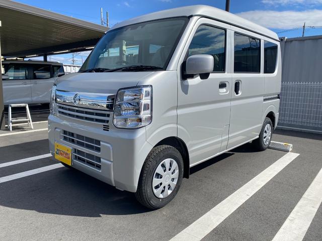 ＮＶ１００クリッパーバン ＧＸ　届出済未使用車　衝突軽減ブレーキ　禁煙　フルフラット　セキュリティアラーム　電動ミラー　運転席助手席エアバック　マニュアルエアコン　１オーナ－　キーレスエントリ　フロントパワーウィンドウ　安全ボディ（1枚目）