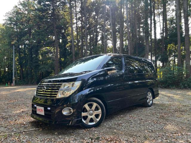 エルグランド(日産) 　ＥＴＣ　ナビ　両側スライド・片側電動　オートライト　ＨＩＤ　キーレスエントリー　電動格納ミラー　３列シート　ＡＴ　アルミホイール　ＣＤ　ＤＶＤ再生　ＭＤ　盗難防止システム　衝突安全ボディ　ＡＢＳ 中古車画像