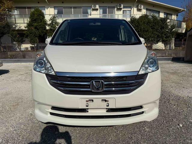 ステップワゴン(ホンダ) Ｇ　Ｌ　ＨＤＤナビパッケージ　ＥＴＣ　バックカメラ　ナビ　両側スライド・片側電動　ＨＩＤ　キーレスエントリー　３列シート　ウォークスルー　ＡＴ　盗難防止システム　衝突安全ボディ　ＡＢＳ　エアコン　パワーステアリング 中古車画像