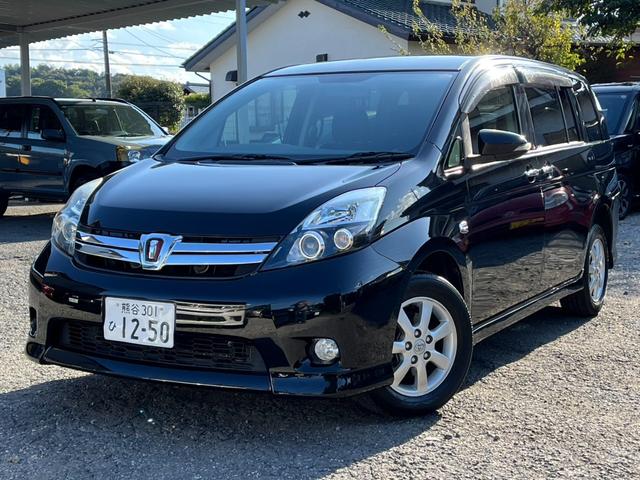 アイシス プラタナ　Ｖセレクション　４ＷＤ　バックカメラ　ナビ　ＴＶ　両側電動スライドドア　オートライト　ＨＩＤ　スマートキー　３列シート　ＣＶＴ　アルミホイール　ＣＤ　ＵＳＢ（1枚目）