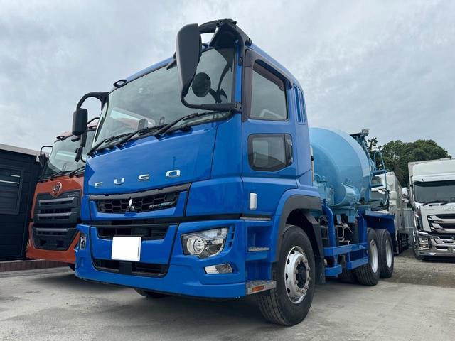 ベースグレード　積載９４５０ｋｇ　ＫＡＹＡＢＡ製　年式浅くきれいめ　ベッド付　３９４ＰＳ　６Ｒ２０　ＬＥＤヘッドライト　ＭＴ７速　バックモニター　ベッド付