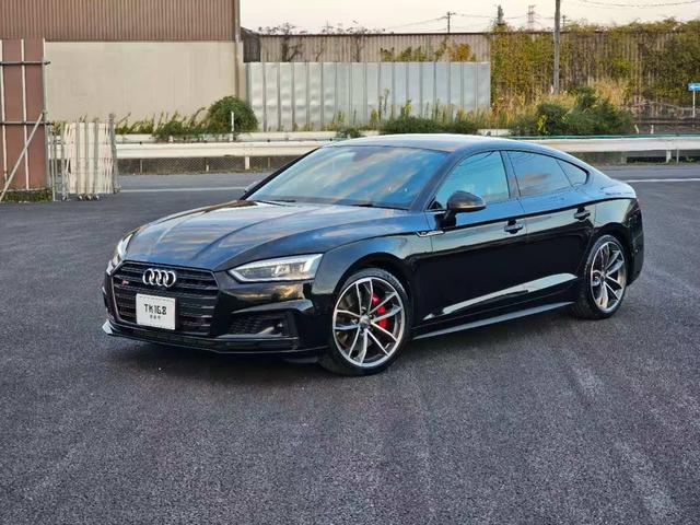 Ｓ５スポーツバック(アウディ) ベースグレード　４ＷＤ　クリアランスソナー　レーンアシスト　オートクルーズコントロール　パークアシスト　衝突被害軽減システム　バックカメラ　ナビ　アルミホイール　ＬＥＤヘッドランプ　ＡＴ　シートヒーター　スマートキー 中古車画像