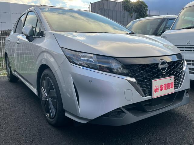 X 登録済未使用車 横滑り防止 Iストップ エマージェンシー 禁煙 スマートキー フルオートエアコン パワーウインドウ 盗難防止 エアバッグ ABS パワーステアリング 衝突安全ボディ キーレス(1枚目)