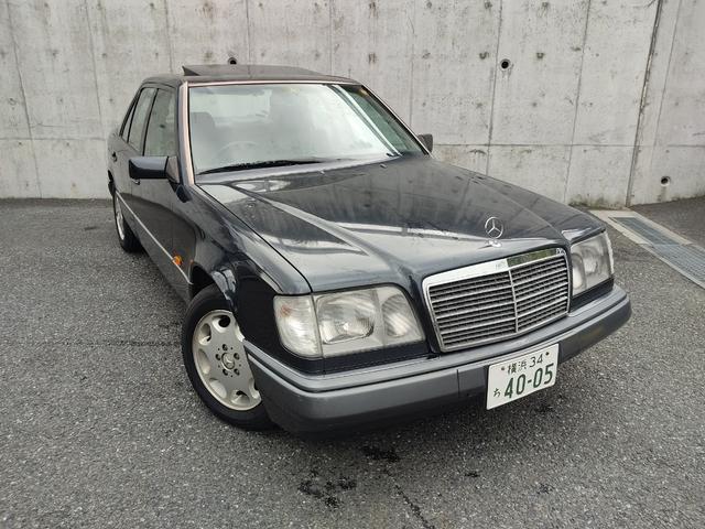 パーツメルセデスベンツ　W124  右  純正　 Eクラス　ヘッドライトレンズ