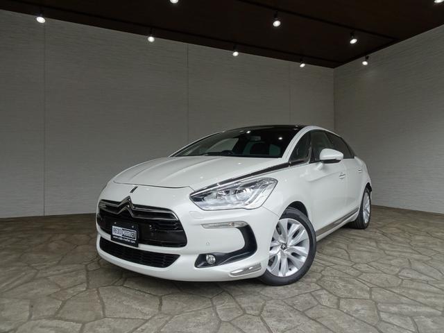 ＤＳ５ シック　禁煙車／記録簿／ハーフレザー／ガラスルーフ／新品ナビＴＶ／Ｂｌｕｅｔｏｏｔｈ／バックカメラ／ＨＩＤ／ＥＴＣ／スマートキー／スペアキー／クルーズコントロール／オートライト／前後ソナー／ＦＯＧ／１７ＡＷ／（1枚目）