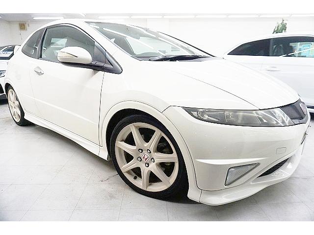 シビック(ホンダ) タイプＲ　ユーロ　１オーナー整備記録簿付／２０１０台限定／６速ＭＴ・２０１馬力／純正エアロ／ナビＴＶ／ヘリカルＬＳＤ／ＨＩＤ／プッシュスタート／革ステア／赤黒アルカンターラバケットシート／アルミシフトノブ／白１８アルミ 中古車画像