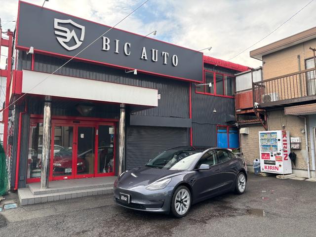 オートパイロット／パノラマガラスルーフ／カードキー クリアランスソナー／１５インチセンターディスプレイ／純正１９インチＡＷ