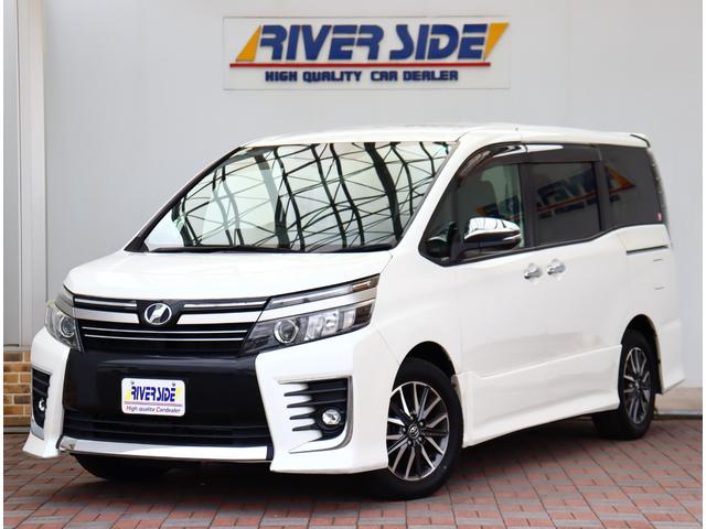 ヴォクシー ＺＳ　煌ＩＩ　純正１０型ナビ　１２型後席フリップダウンモニター　トヨタセーフティセンス　フルセグＴＶ　バックカメラ　ブルートゥース　両側パワースライド　ＬＥＤライト　スマートキー　オートエアコン　ＥＴＣ　ＨＤＭＩ（1枚目）