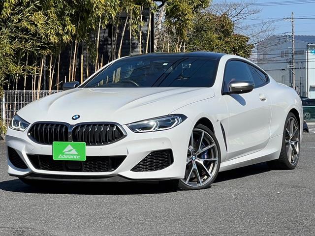 ＢＭＷ ８シリーズ Ｍ８５０ｉ　ｘＤｒｉｖｅクーペ　赤黒コンビレザー・２０インチＡＷ・純正ナビ・全方位カメラ・地デジＴＶ・ハーマンカードン・パワートランク・ドライブレコーダー・シートベンチレーション・ＬＥＤヘッドライト・パワーシート