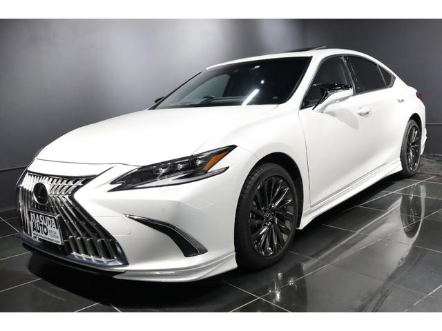 ＥＳ３００ｈ　グレイスフルエスコート　ＴＲＤエアロパーツマフラー　マークレビンソン　デジタルインナーミラー　サンルーフ　パノラミックビューモニター　パワートランク　ヘッドアップディスプレイ　三眼ＬＥＤヘッドライトＡＨＳ　ドライブレコーダー