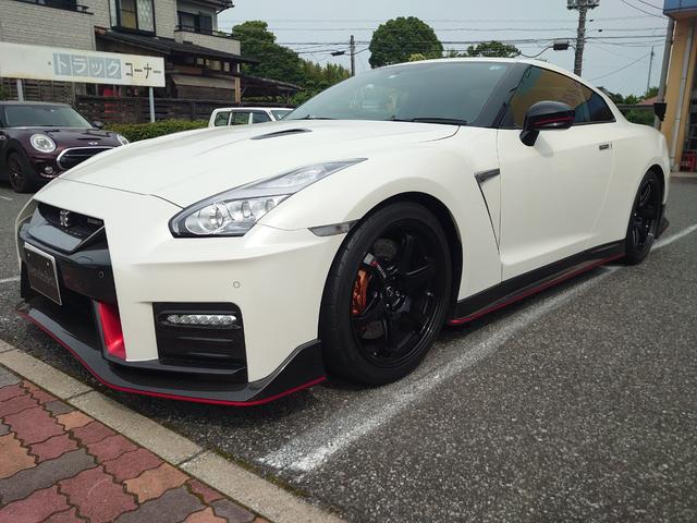 日産 ＧＴ－Ｒ ニスモ　ワンオーナー　ユーザー買取車両　ＮＩＳＭＯ専用カーボンファイバー製フルエアロ　ＮＩＳＭＯ専用レザー仕様レカロ製カーボンバケットシート　ダッシュボード　ステアリング　センターアームレストアルカンターラ