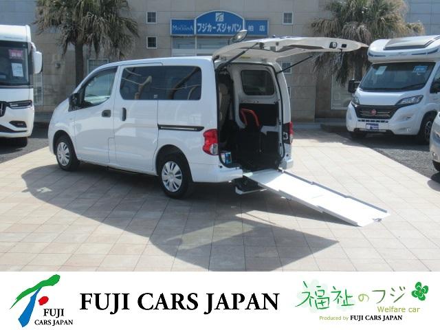 　福祉車両　チェアキャブ　スロープ　車いす１名仕様　７人乗り　純正メモリーナビ　バックカメラ　衝突軽減ブレーキ　電動サイドステップ