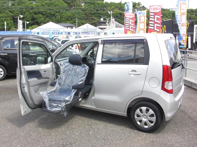 ワゴンＲ(スズキ) 福祉車両リモコン昇降シート車　電動車いす収納装置付　ＤＶＤ再生ナビフルセグＣＤ４０００曲録音　Ｂｌｕｅｔｏｏｔｈ音楽再生　カラーバックカメラ　ドラレコ　ＥＴＣ 中古車画像