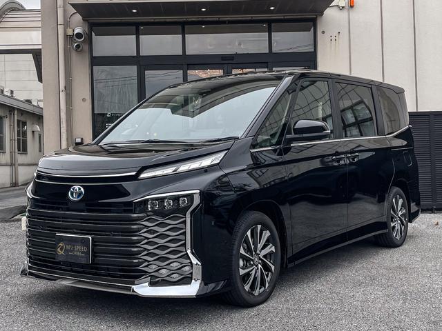 ヴォクシー(トヨタ) 登録済み未使用車　快適利便パッケージｈｉｇｈ　パワーバックドドア　１０．５インチディスプレイオーディオナビ　ＴＶ　ＣＤ／ＤＶＤデッキ　ＥＴＣ２．０ 中古車画像