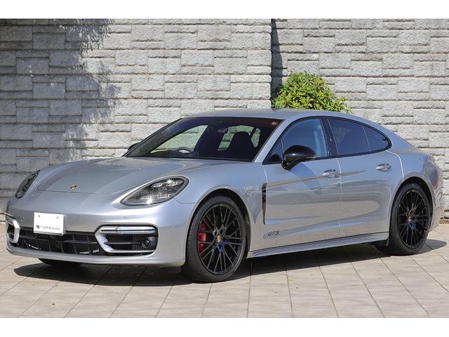 パナメーラ(ポルシェ) ＧＴＳ　ＭＣ後モデル４８０馬力　ＳＰ色ＧＴシルバー　スポーツクロノＰＫＧ　スポーツエグゾースト　ＨＵＤ　ナイトビュー　渋滞アシスト付ＡＣＣ　ソフトクローズドア　ヒーター付ＧＴスポーツステア　ＯＰ２１ｉｎＡＷ 中古車画像