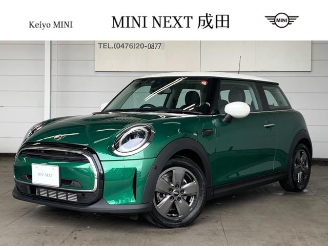 ＭＩＮＩ クーパー　クラシック・トリム　弊社元試乗車　禁煙車　ヘッドアップディスプレイ　バックカメラ　パーキングアシスト　シートヒーター　　デジタルメーター　衝突被害軽減ブレーキ　ＬＥＤヘッドライト　ユニオンテールランプ（1枚目）