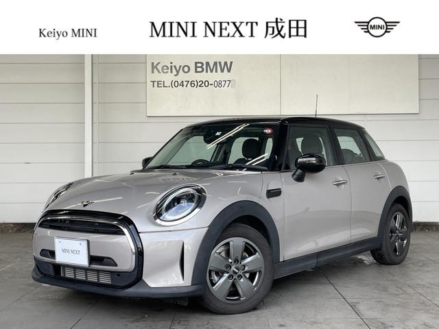 ＭＩＮＩ ＭＩＮＩ クーパーＤ　エッセンシャル・トリム　バックカメラ　ＡｐｐｌｅＣａｒＰｌａｙ　ＡＣＣ　禁煙車　コンフォートアクセス　アンビエントライト　後付けＥＴＣ