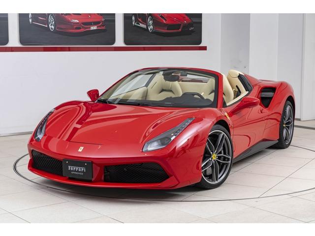 フェラーリ ４８８スパイダー ベースグレード　Ｆ１　ＤＣＴ　Ｒｏｓｓｏ　Ｃｏｒｓａ／Ｃｒｅｍａ　フロントリフト／リヤパーキングカメラ／フロントパーキングセンサーカーボンファイバーＬＥＤステアリングホイール／カーボンファイバーセンターコンソール