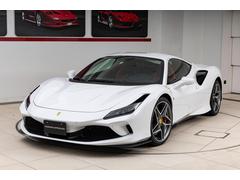 F8トリブート F1 DCT Bianco Cervino / Rosso アップルカープレイ、サスペンションリフト、AFSヘッドライトシステム20インチ鍛造スポーツホイール、カーボンドライバーソーン、カーボンセンターコンソール 中古車画像