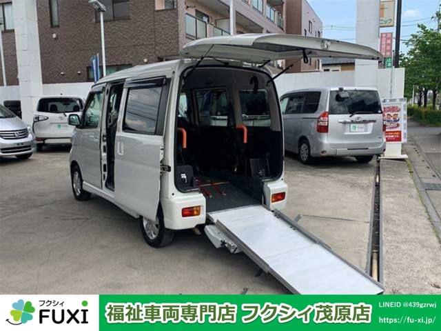 アトレーワゴン(ダイハツ) 福祉車両　スローパー　スマートアシスト３　４ＷＤ　リアシート付　電動ウインチ　車椅子固定装置 中古車画像