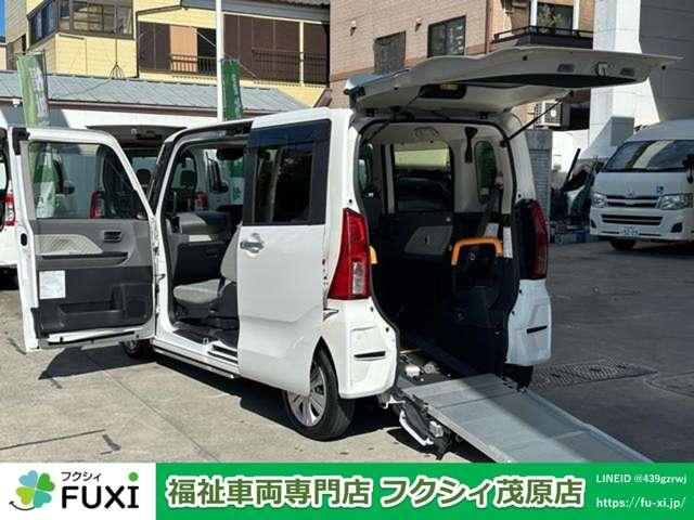 Ｘ　ＳＡＩＩＩ　タントカスタム　福祉車両　車いす１基　スロープ　助手席回転シート　電動サイドステップ　電動ウインチ　衝突軽減ブレーキ　クリアランスソナー　パノラマモニター　バックカメラ　片側パワースライドドア(1枚目)