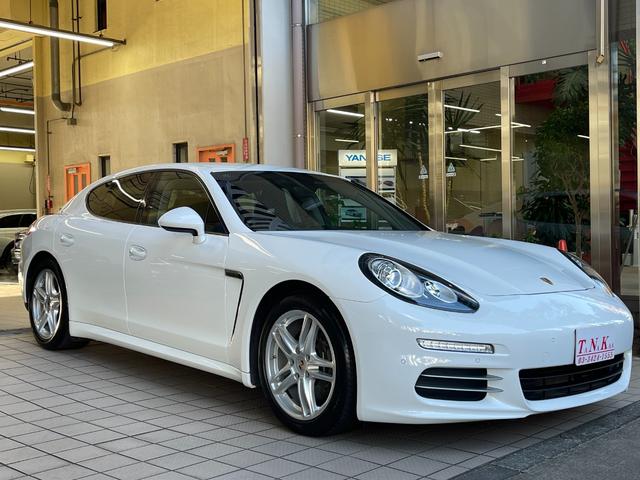 パナメーラ(ポルシェ) 　４　ＰＤＫ　４ＷＤ　スペアキー　禁煙　アルミ付スタッドレスタイヤ別有　前後ドライブレコーダー　シートヒーター　オートライト　オートリヤゲート　オートエアコン　クルコン　ヘッドライトウオッシャー 中古車画像