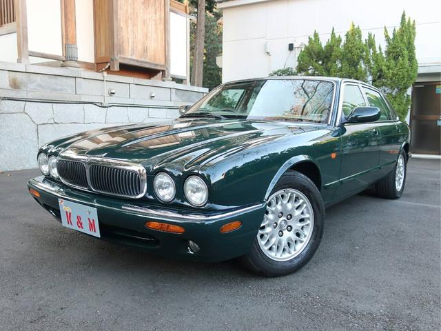 XJ エグゼクティブ3.2-V8革シート 天井張替済 禁煙車(1枚目)