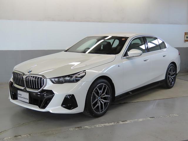 ５シリーズ(BMW) ５２３ｉ　ザ・ファースト・エディション　認定中古車（全国保証半革　コンフォート　ドライビングＰｋｇ　１９ＡＷ　ＤＴＶ　ＰＤＣＤアシストプロ　ＡＣＣ　Ｐアシストプロ　全周囲カメラ　ＡｄｐＬＥＤヘッドスポーツＡＴ　オートトランク　ワイヤレス充電 中古車画像