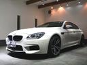 Ｍ６ グランクーペ　１オーナー　車検整備付き　カーボンインテリアトリム　黒革シート　純正２０ＡＷ　カーボンリアスポイラー　ヘッドアップディスプレイ　ソフトクローズドア　カーボンルーフ　アルカンターラルーフライニング（1枚目）