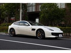 フェラーリ　ＧＴＣ４ルッソ　Ｔ　カーボンステアリング　パノラミックルーフ　ＬＥＤゾーン