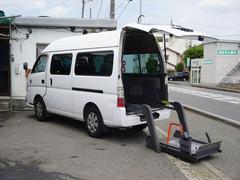 日産　キャラバンバス　　福祉車両　チェアキャブ　車いす移動車電動リフト