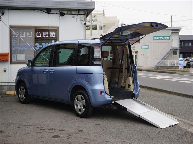 トヨタ シエンタ 　福祉車両Ｘ車いす仕様タイプ１電動固定装置　後退防止ベルト　車高調整付　禁煙車　コムテック前後ドライブレコーダー　ＥＴＣ　パナソニックＳＤナビ　キーレス　スペアキー