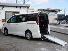 トヨタ　ノア　　福祉車両Ｘウェルキャブ車車いす仕様車スロープタイプタイプ１車いす２脚仕様７名　禁煙車　２列目３列目電動ウィンチ電動固定装置