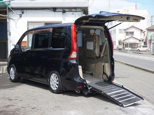 日産 セレナ 　福祉車両２０Ｓ　チェアキャブ電動スロープ　車いす１名